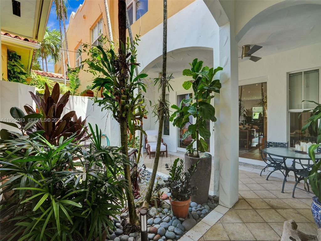 Image 17 of property listing at 1617 Harrison St, Hollywood, FL 33020