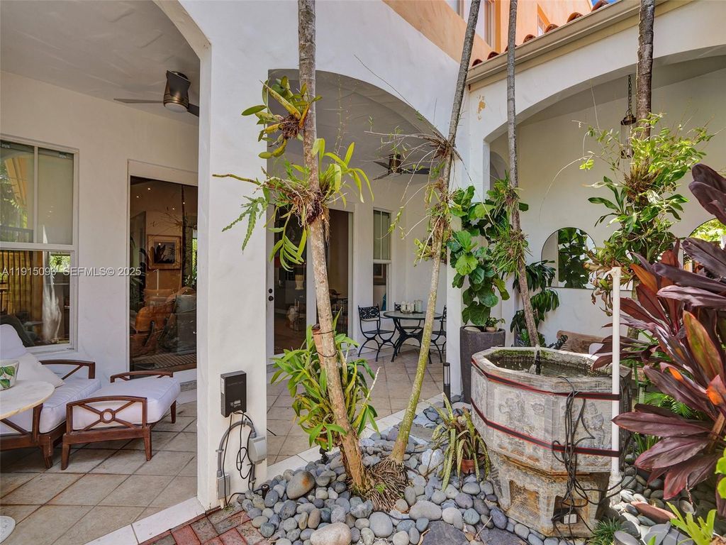 Image 18 of property listing at 1617 Harrison St, Hollywood, FL 33020