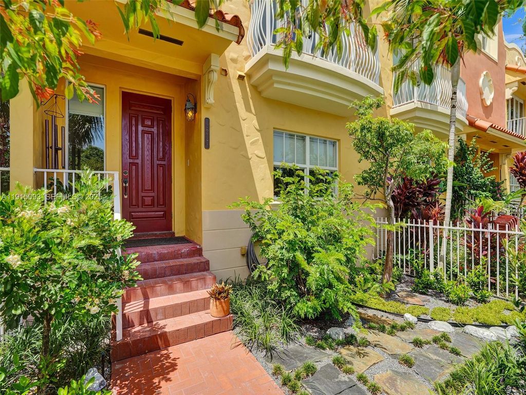 Image 2 of property listing at 1617 Harrison St, Hollywood, FL 33020