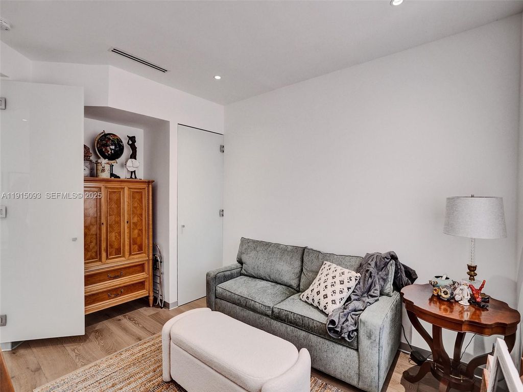 Image 27 of property listing at 1617 Harrison St, Hollywood, FL 33020