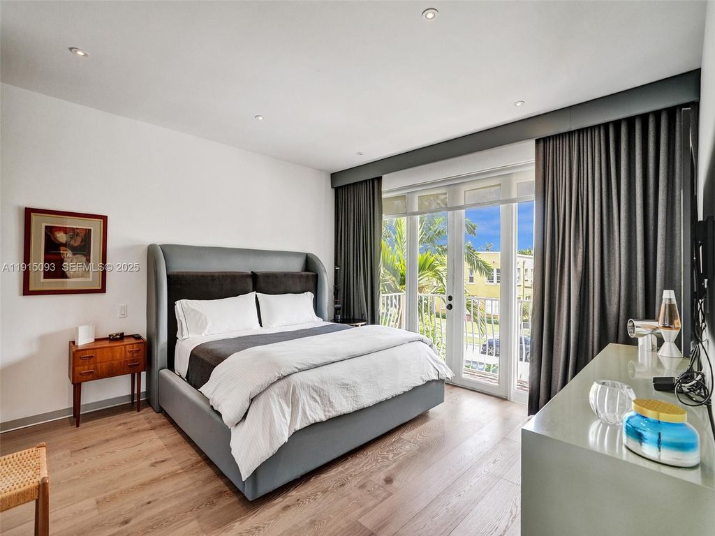 Image 30 of property listing at 1617 Harrison St, Hollywood, FL 33020