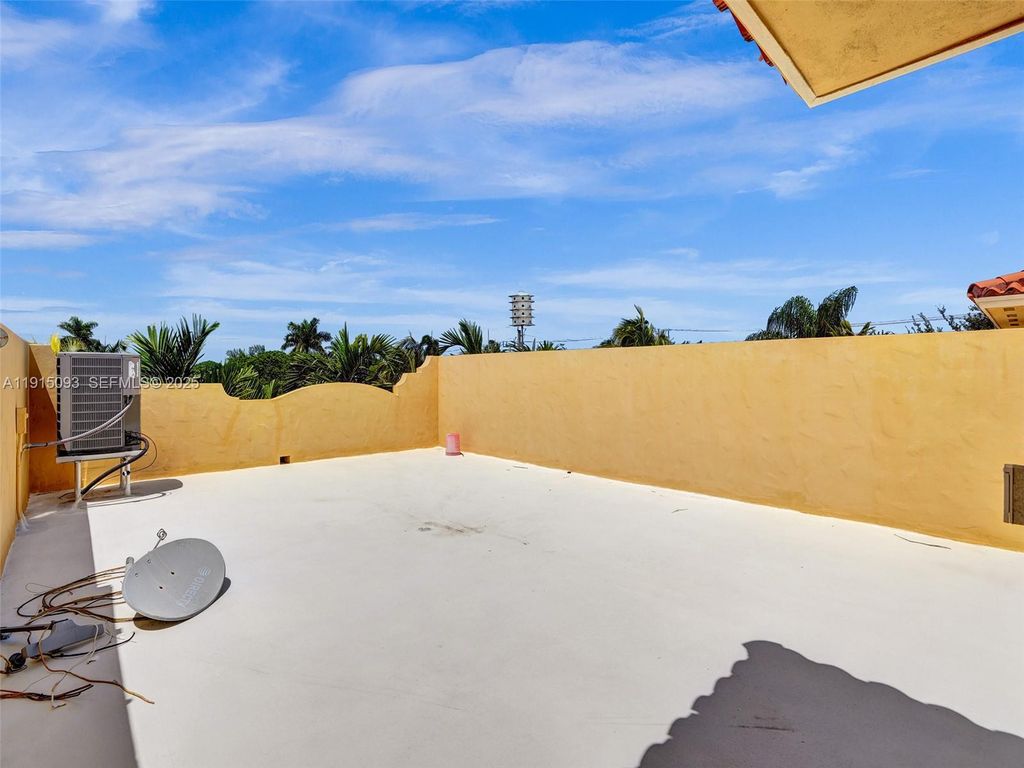 Image 39 of property listing at 1617 Harrison St, Hollywood, FL 33020