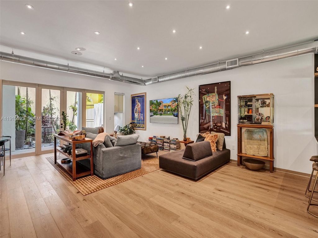 Image 4 of property listing at 1617 Harrison St, Hollywood, FL 33020