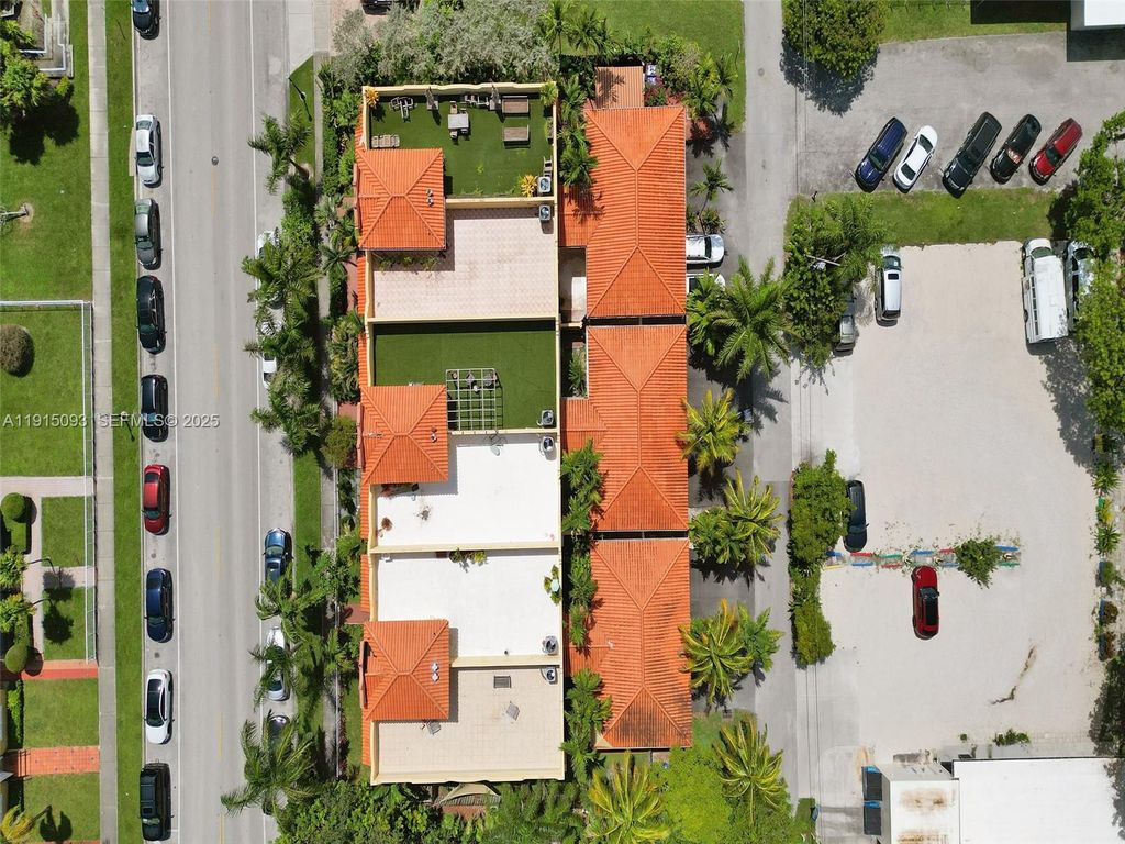 Image 48 of property listing at 1617 Harrison St, Hollywood, FL 33020