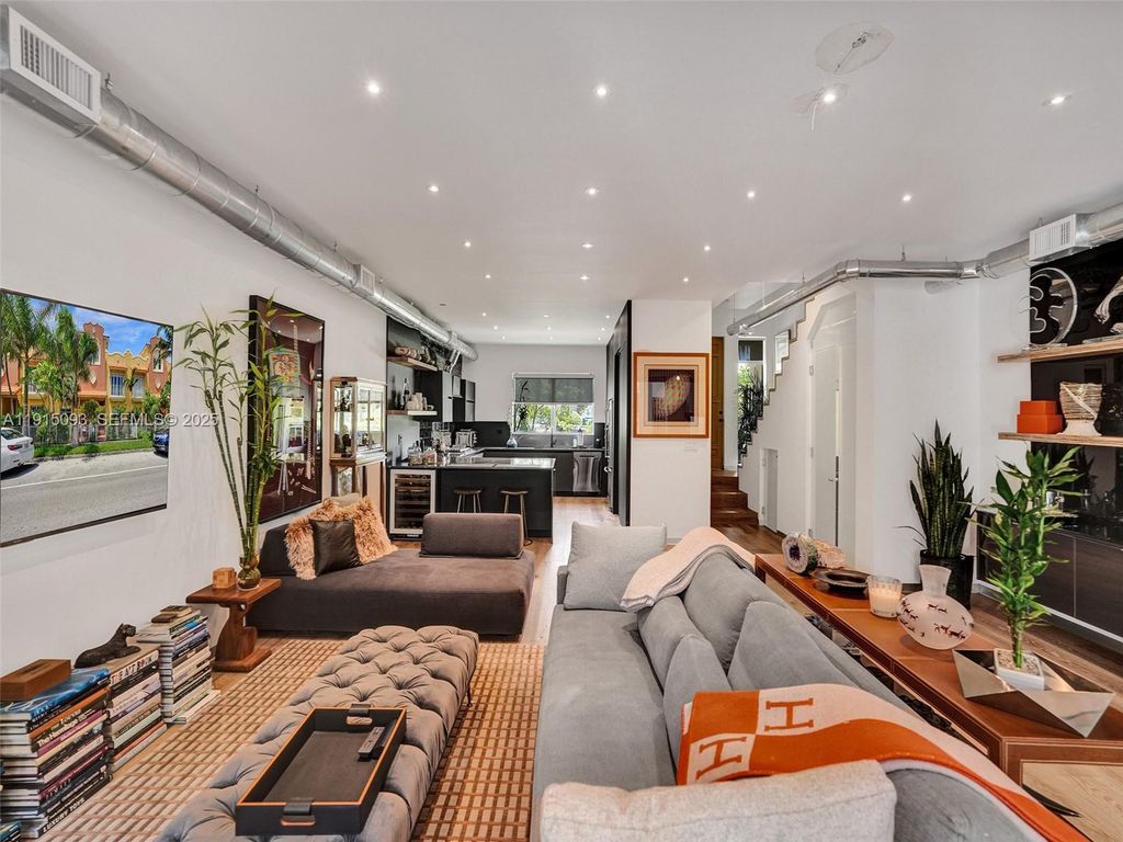 Image 5 of property listing at 1617 Harrison St, Hollywood, FL 33020