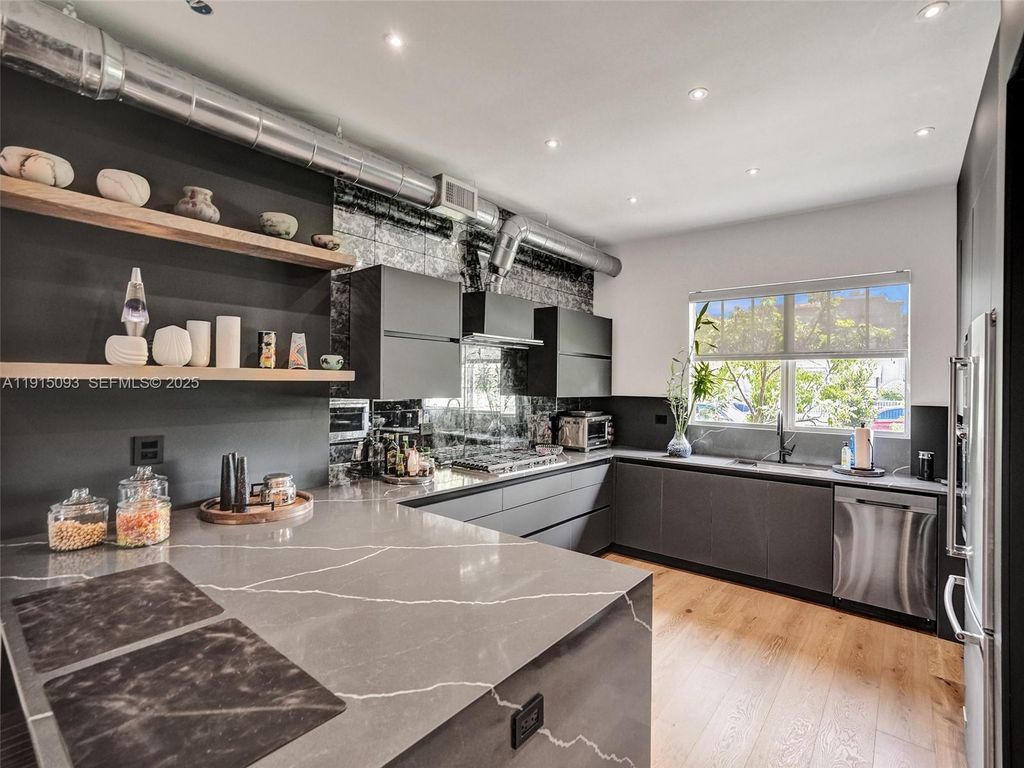 Image 8 of property listing at 1617 Harrison St, Hollywood, FL 33020