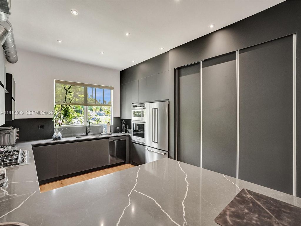 Image 9 of property listing at 1617 Harrison St, Hollywood, FL 33020