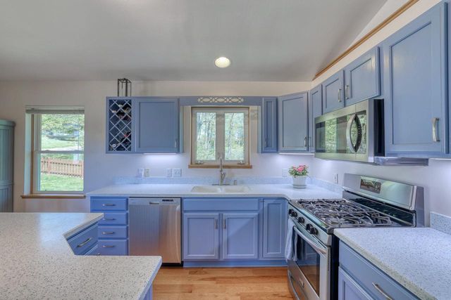 W3482 Washington DRIVE, Lake Geneva, WI 53147
