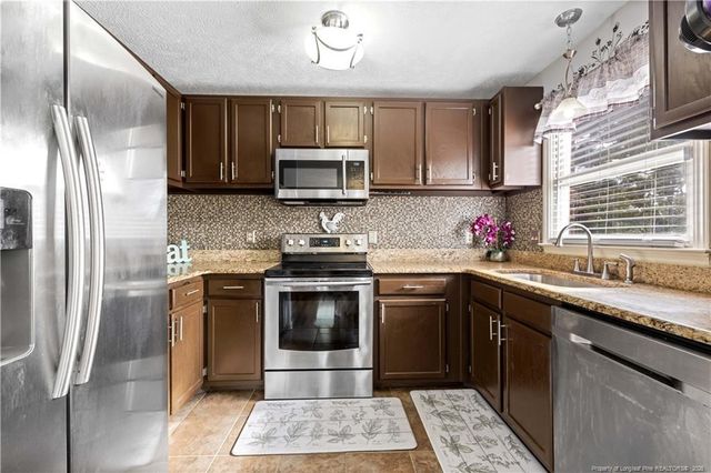 712 Alexwood Drive, Hope Mills, NC 28348