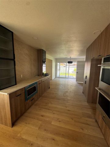 5851 S Braeswood Boulevard, Houston, TX 77096
