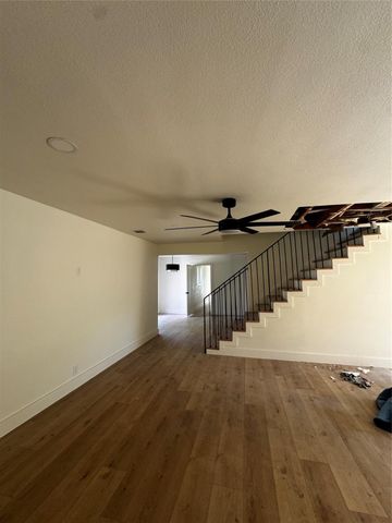 5851 S Braeswood Boulevard, Houston, TX 77096