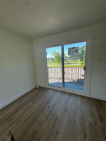 5851 S Braeswood Boulevard, Houston, TX 77096