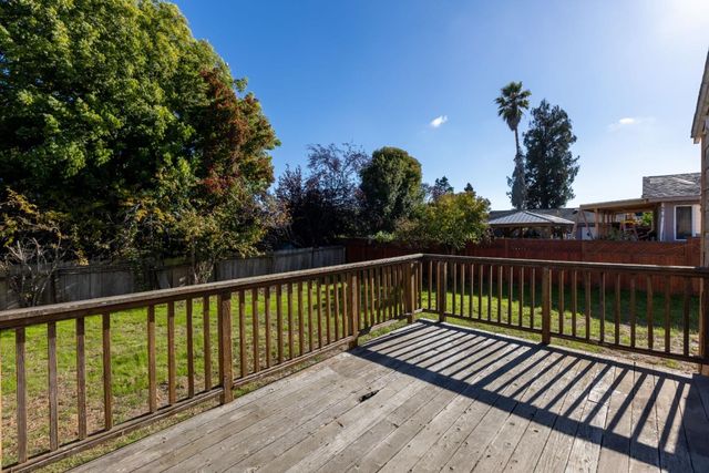 15 Lone Pine Avenue, Freedom, CA 95019