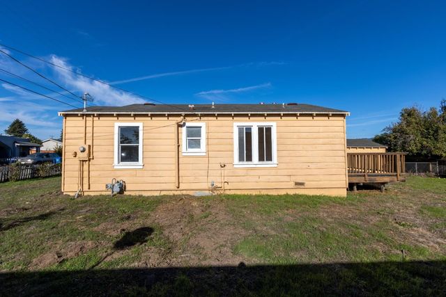 15 Lone Pine Avenue, Freedom, CA 95019