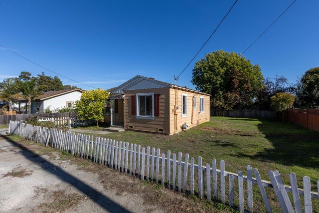 15 Lone Pine Avenue, Freedom, CA 95019