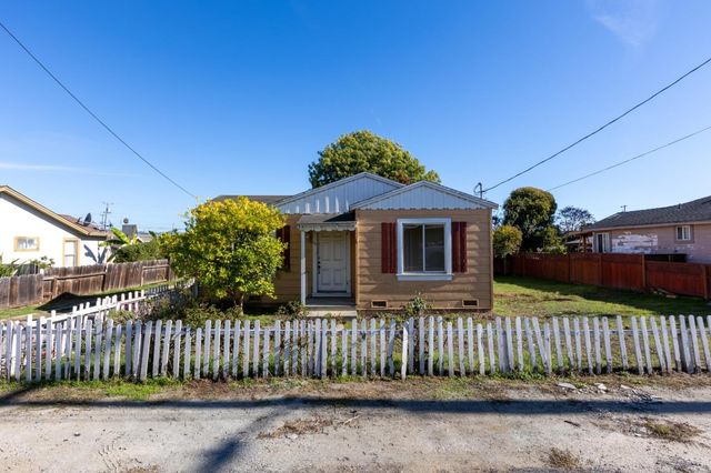 15 Lone Pine Avenue, Freedom, CA 95019