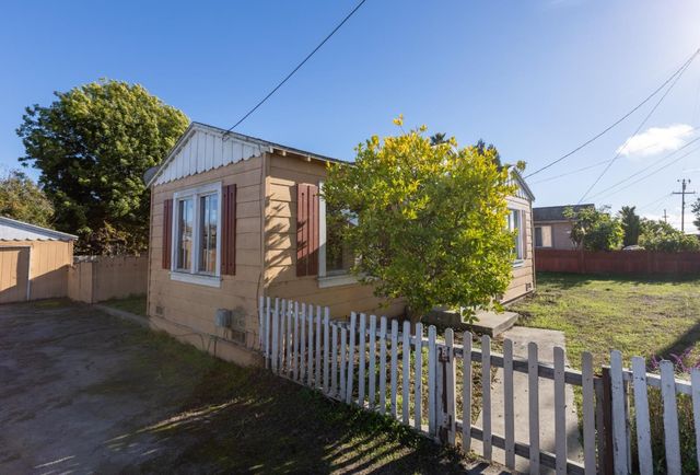 15 Lone Pine Avenue, Freedom, CA 95019