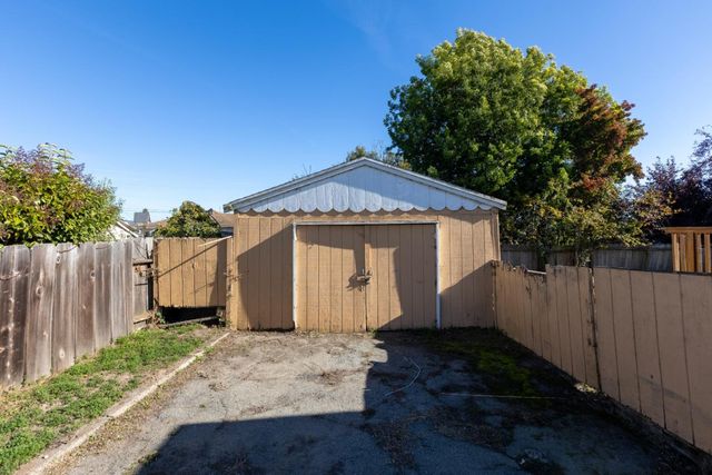 15 Lone Pine Avenue, Freedom, CA 95019