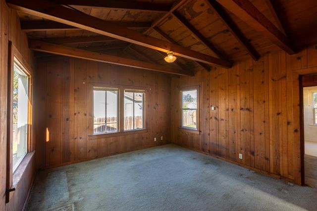 15 Lone Pine Avenue, Freedom, CA 95019