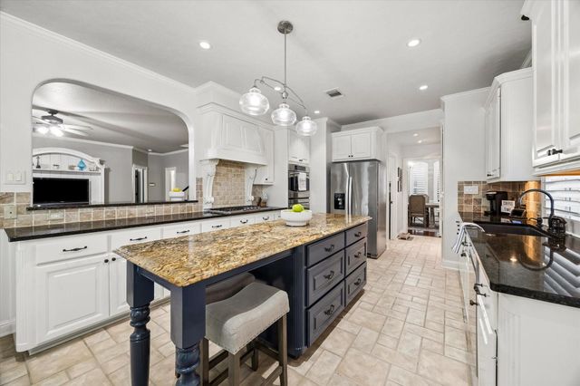 2806 Whispering Fern Court, Kingwood, TX 77345