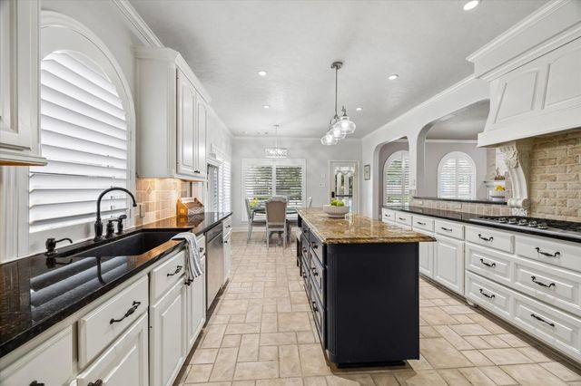 2806 Whispering Fern Court, Kingwood, TX 77345