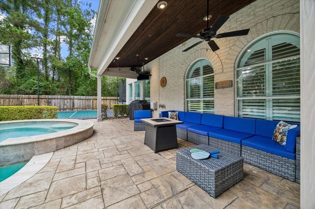 2806 Whispering Fern Court, Kingwood, TX 77345