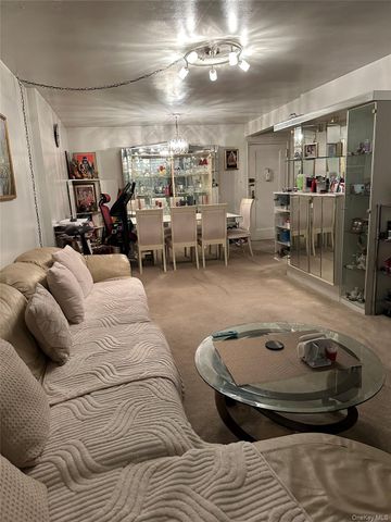 87-15 204th Street B67, Hollis, NY 11423