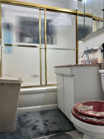 87-15 204th Street B67, Hollis, NY 11423