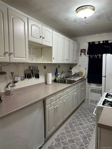 87-15 204th Street B67, Hollis, NY 11423