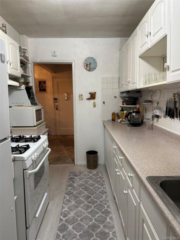 87-15 204th Street B67, Hollis, NY 11423