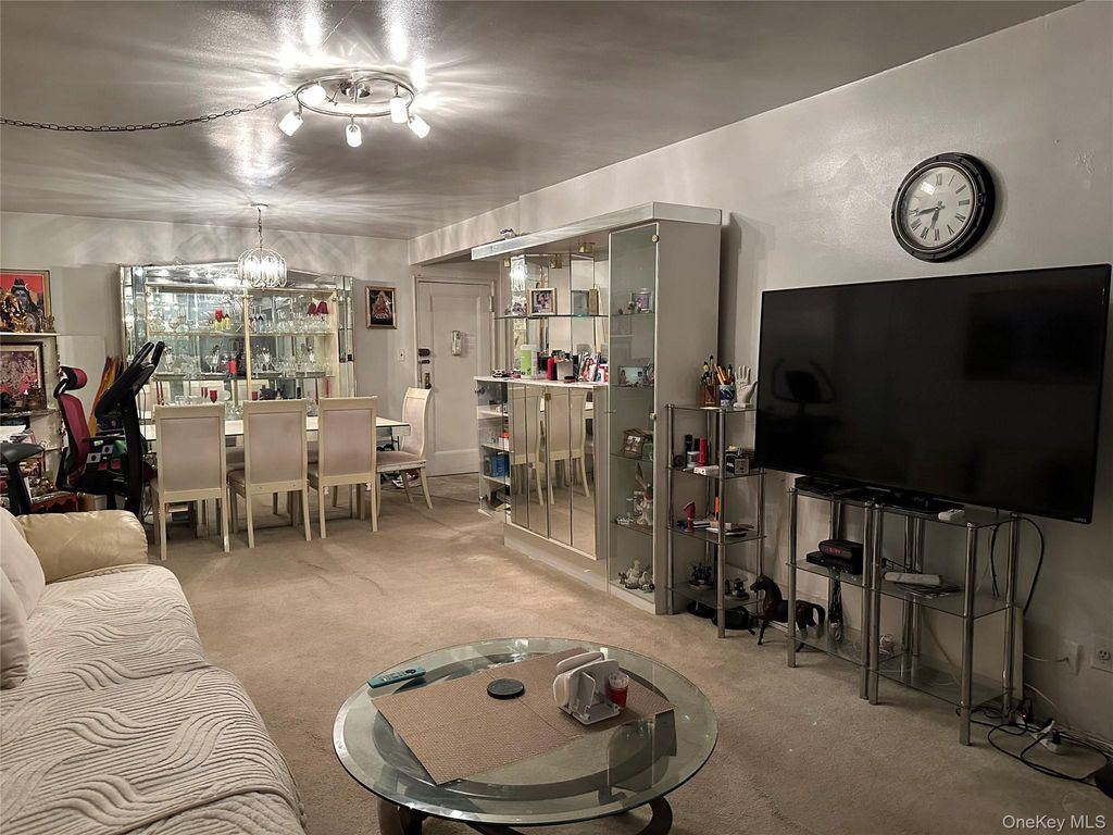 87-15 204th Street B67, Hollis, NY 11423