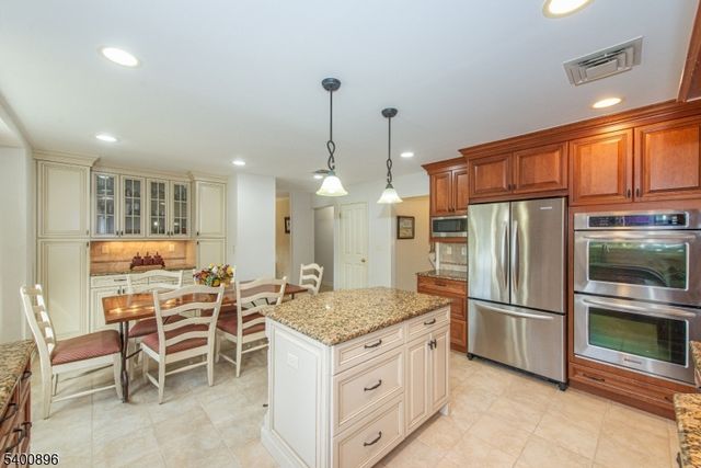 3 LYNN DR, Randolph Twp., NJ 07869