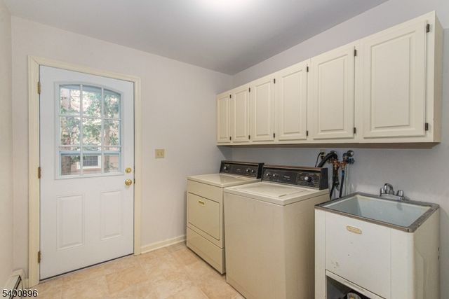 3 LYNN DR, Randolph Twp., NJ 07869