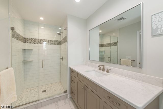 3 LYNN DR, Randolph Twp., NJ 07869