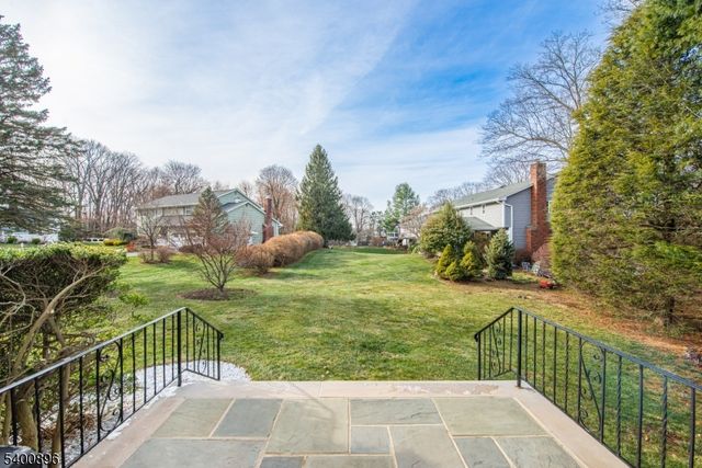 3 LYNN DR, Randolph Twp., NJ 07869