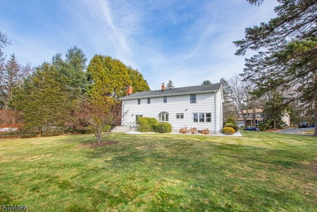 3 LYNN DR, Randolph Twp., NJ 07869