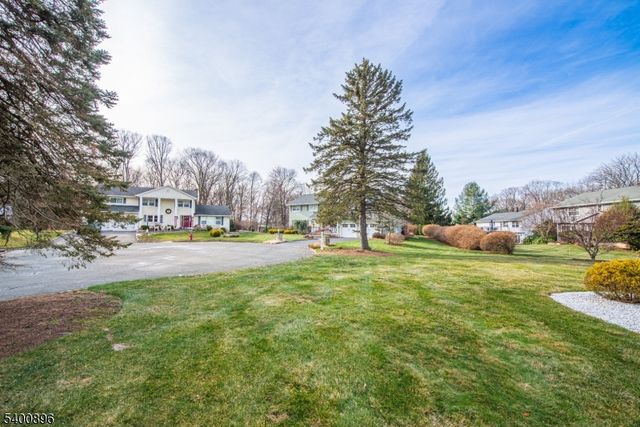3 LYNN DR, Randolph Twp., NJ 07869