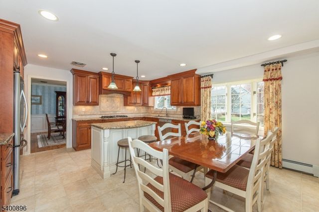 3 LYNN DR, Randolph Twp., NJ 07869