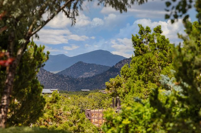 194 Arroyo Hondo Trail, Santa Fe, NM 87508