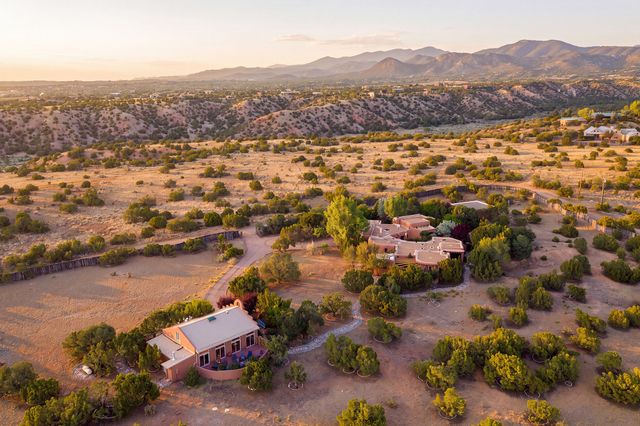 194 Arroyo Hondo Trail, Santa Fe, NM 87508