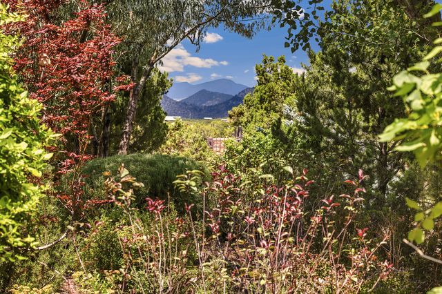 194 Arroyo Hondo Trail, Santa Fe, NM 87508