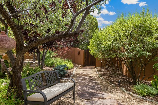 194 Arroyo Hondo Trail, Santa Fe, NM 87508