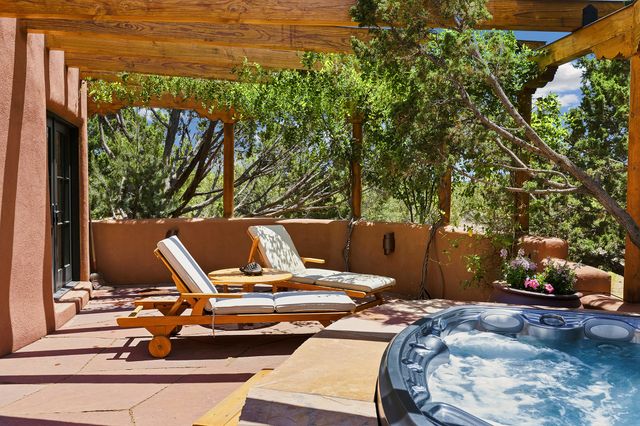 194 Arroyo Hondo Trail, Santa Fe, NM 87508
