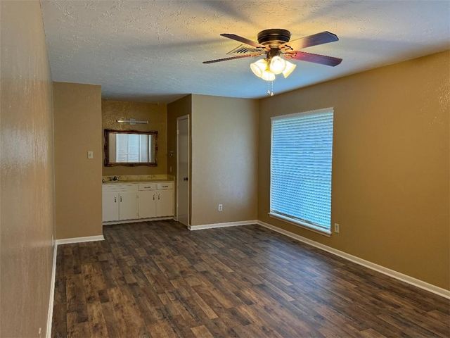 205 Santa Monica St, Portland, TX 78374