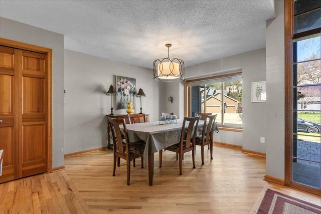 6709 Promontory Drive, Eden Prairie, MN 55346