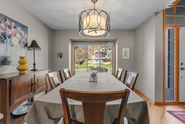 6709 Promontory Drive, Eden Prairie, MN 55346