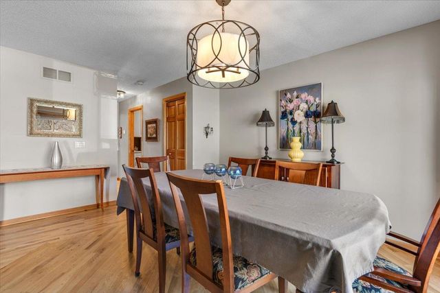 6709 Promontory Drive, Eden Prairie, MN 55346