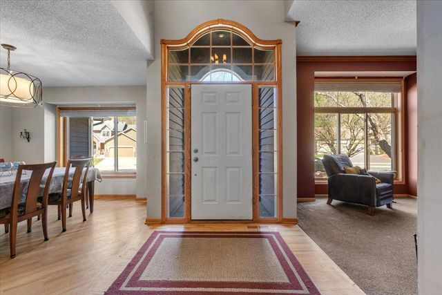 6709 Promontory Drive, Eden Prairie, MN 55346