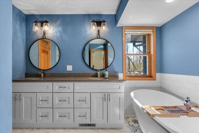 6709 Promontory Drive, Eden Prairie, MN 55346