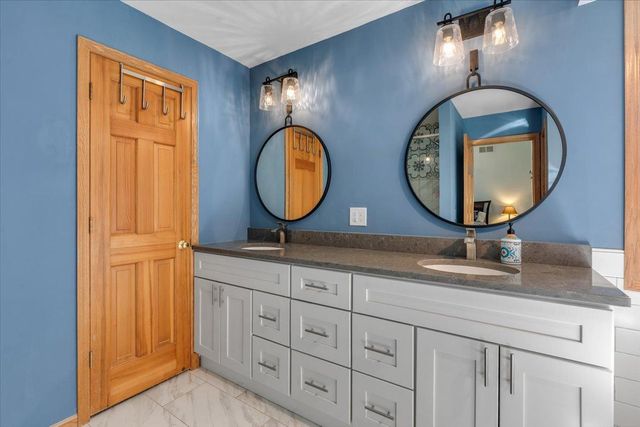 6709 Promontory Drive, Eden Prairie, MN 55346